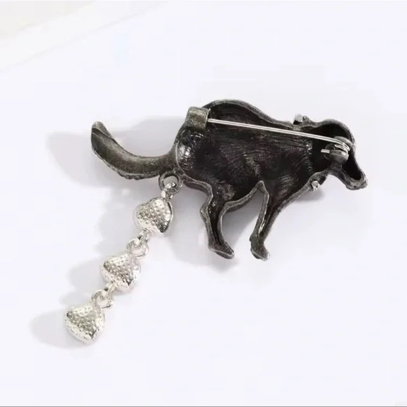 Pooping Gold Dog Brooch - Picture 7 of 7